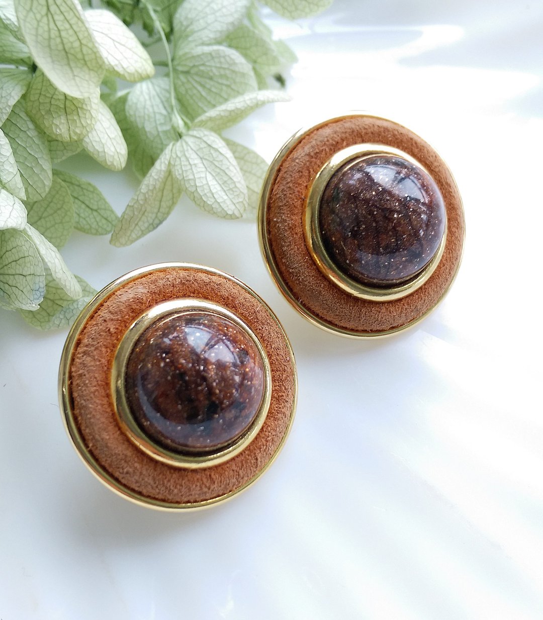 Vintage Jewelry 西洋古董饰品 经典 咖啡色调 钮扣款 针式耳环 - 耳环/耳夹 - 其他材质 金色