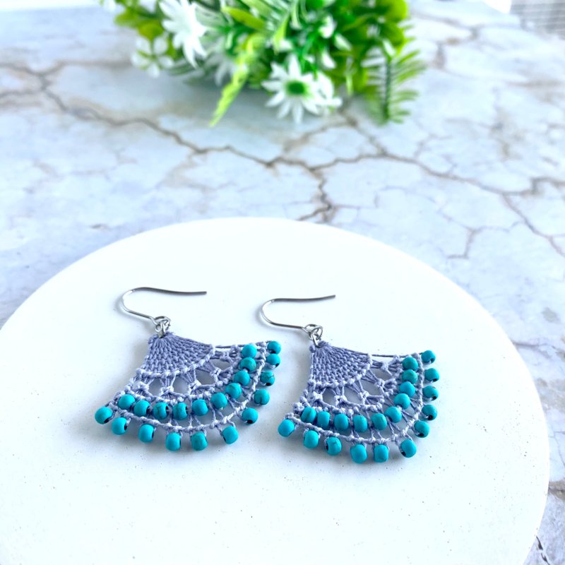 Turquoise (Reconstituted) gray Ñandutí Earrings 绿松石灰配色 Ñandutí 耳饰 压克力绿松石与灰色蕾丝耳饰 - 耳环/耳夹 - 绣线 灰色