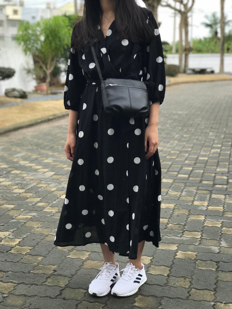 泡芙包 轻巧柔软 黑 - 侧背包/斜挎包 - 真皮 黑色