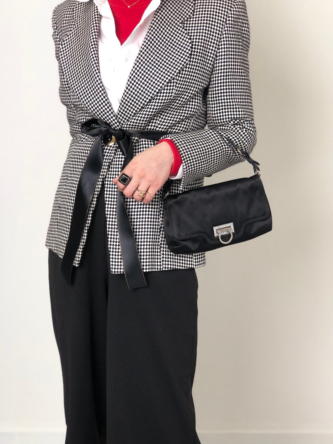 【VintageShop solo 日本直送中古包专卖店】Salvatore Ferragamo 肩背包 黑色 Gancini 尼龙 珠饰 vintage 5bhg4h - 侧背包/斜挎包 - 尼龙 黑色