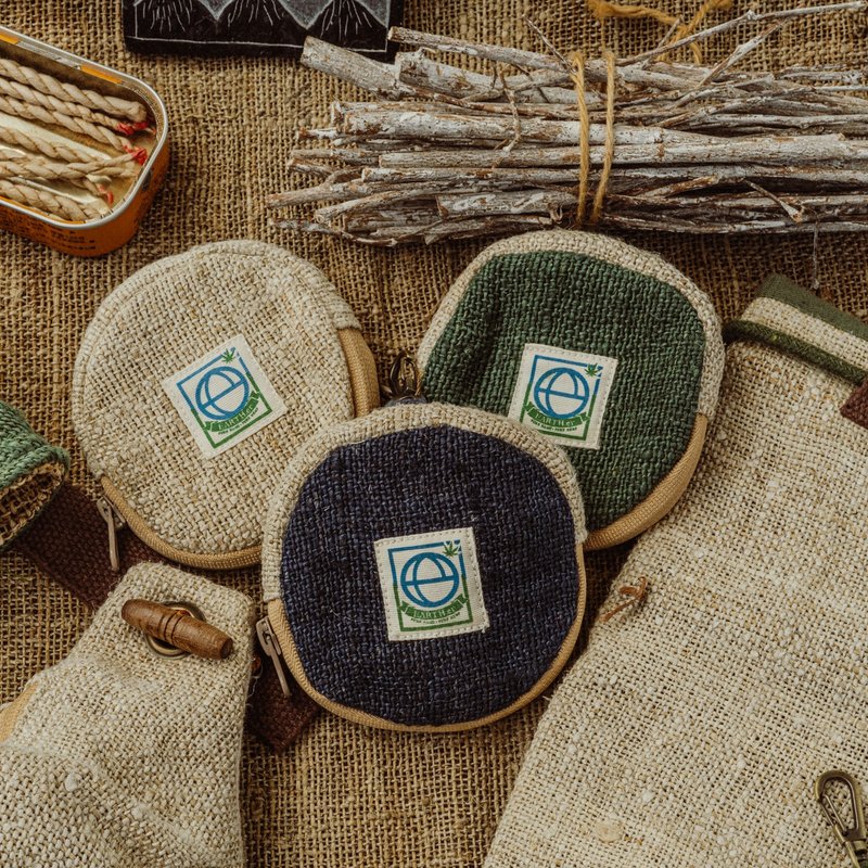 EARTH.er - HEMP DAILY系列 : 麻布圆形零钱包 / 散纸包 / 小钱包 - 零钱包 - 棉．麻 卡其色