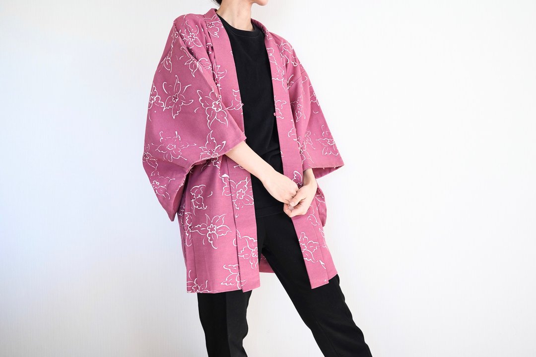 Japanese KIMONO, floral kimono, pink haori, authentic kimono, traditional kimono - 女装休闲/机能外套 - 聚酯纤维 粉红色