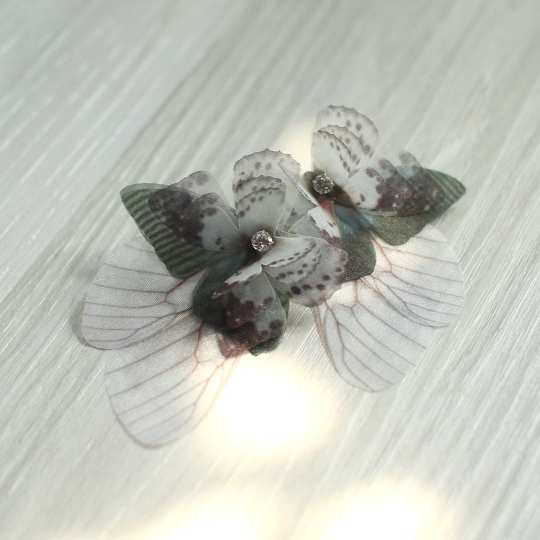 蝴蝶薄纱耳环一对&水钻925银耳针式 pierced or clip-on earring - 耳环/耳夹 - 丝．绢 卡其色