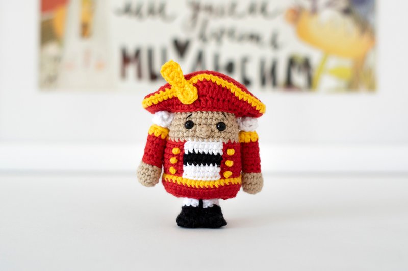 Nutcracker Soldier doll, Christmas gift, winter decor, Christmas ornament, 新年 礼物 - 玩偶/公仔 - 棉．麻 红色
