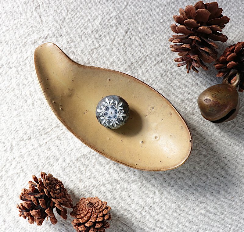 图案胸针　黑色/六花 - 胸针 - 木头 黑色