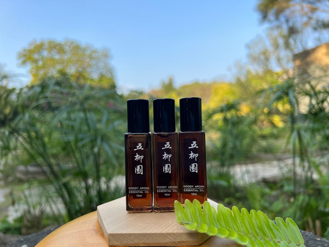 W.M. 五柳园 台湾红桧-老油 滚珠 10ml - 香薰/精油/线香 - 木头 咖啡色