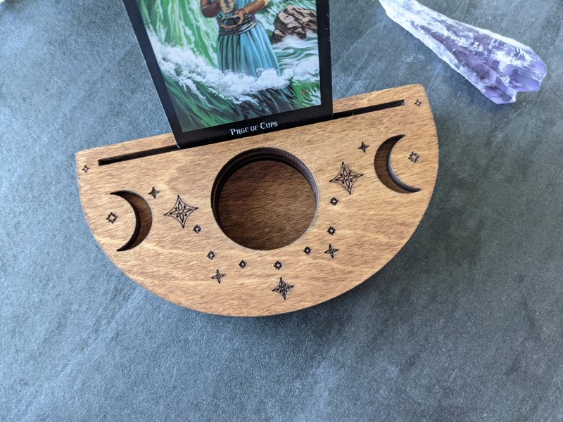 Tarot card holder moon phases. Tarot stand with candle holder / crystal display. - 摆饰 - 木头 咖啡色