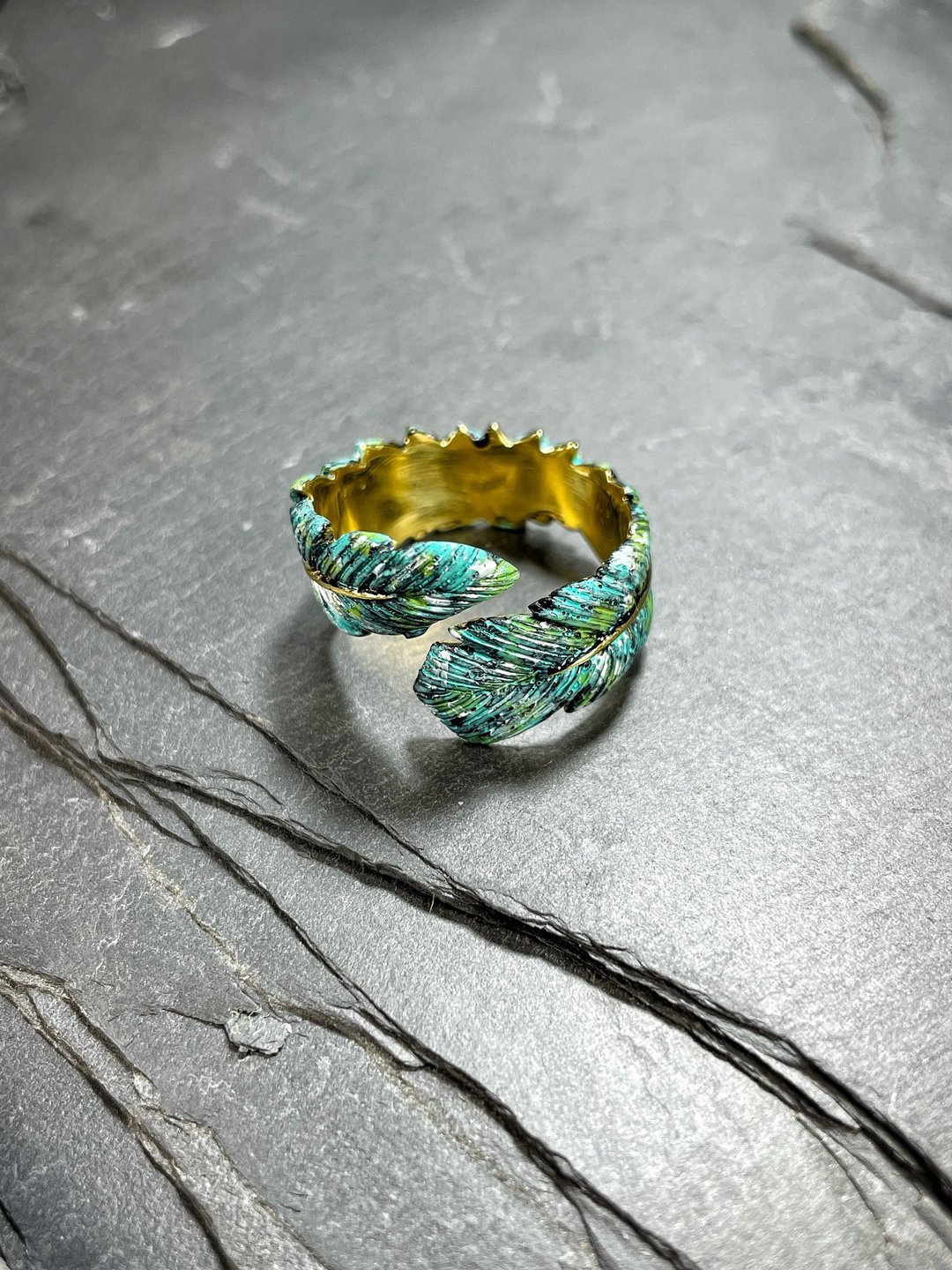 Green Patina Twin Heard Feather Ring. - 戒指 - 其他金属 