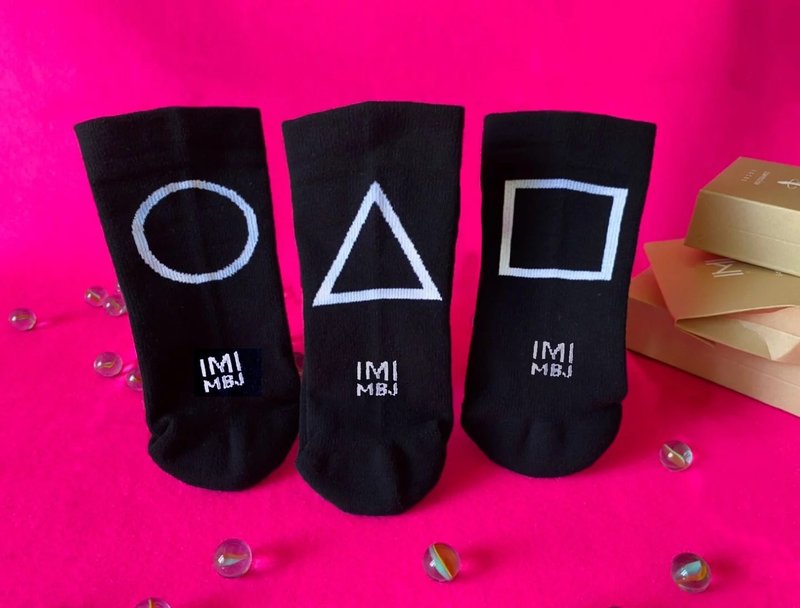 玩转鱿鱼 袜子游戏 限量发售 三双入 - 袜子 - 棉．麻 黑色