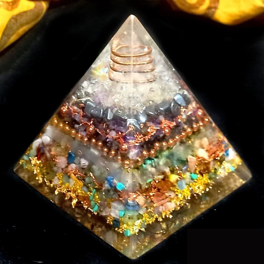 超高频阿赛斯特莱石奥刚金字塔 - 摆饰 - 水晶 多色