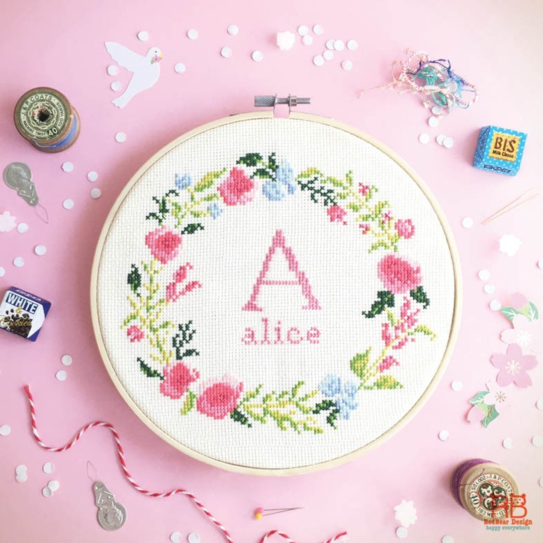 十字绣材料包 - Floral wreath with Alphabet. - 编织/刺绣/羊毛毡/裁缝 - 其他材质 粉红色