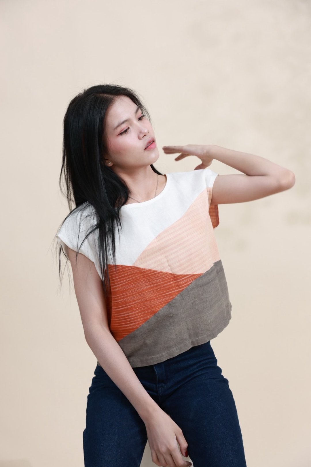 Petite Pato 天然染無袖上衣 泰國永續手工布料 - 女装上衣 - 棉 灰色