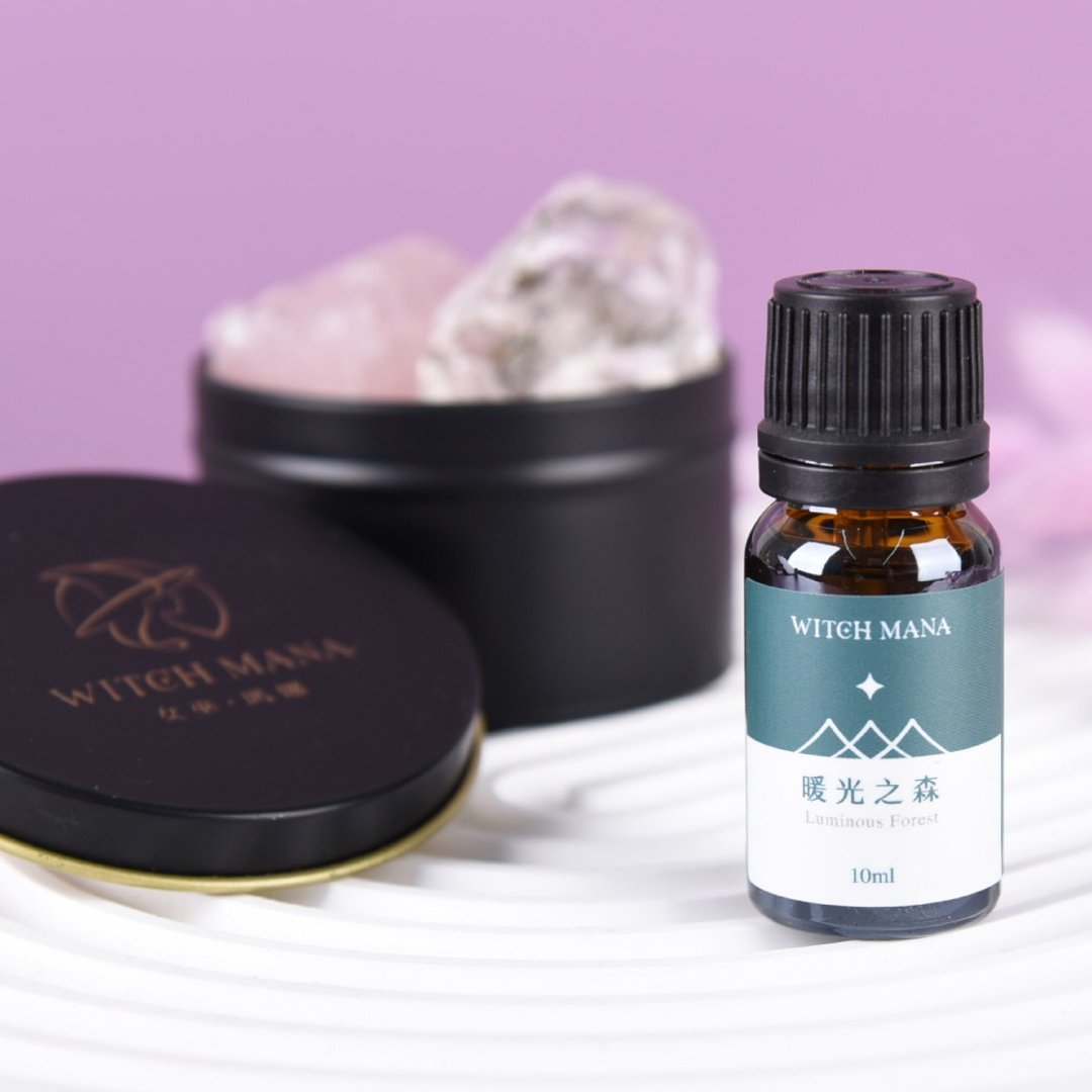 女巫玛娜 香氛油 暖光之森 - 松针琥珀 森林系疗愈 × 木质草 - 香薰/精油/线香 - 精油 蓝色