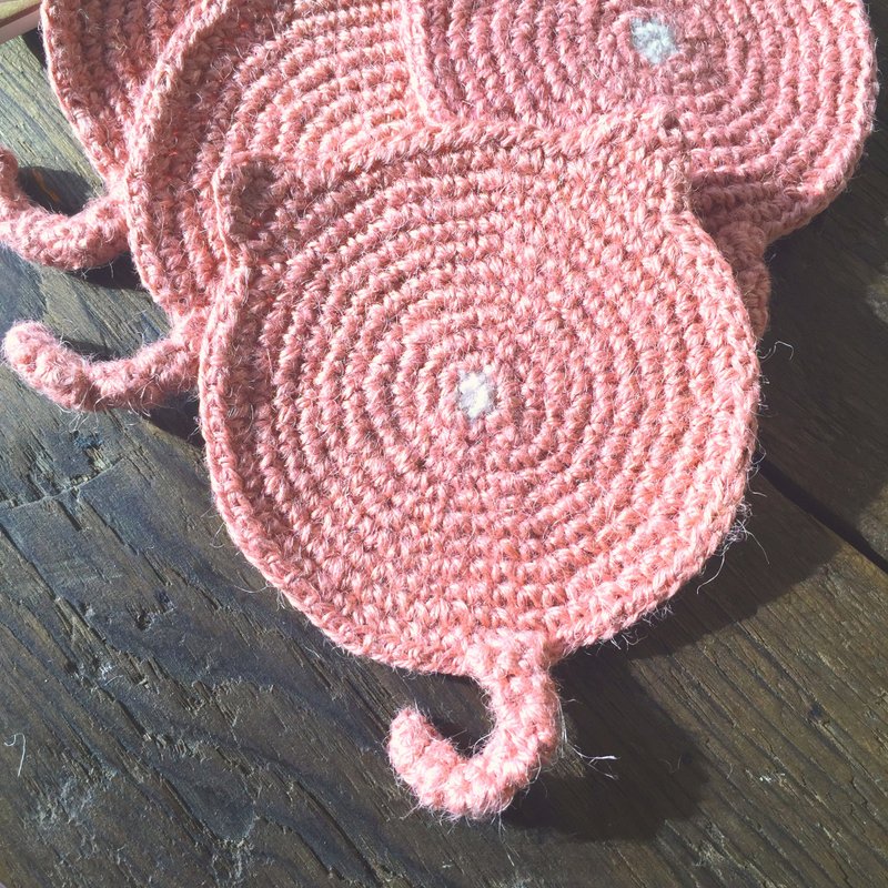 找回最初的感动编织猫咪背影杯垫  粉色单片 - 杯垫 - 棉．麻 粉红色