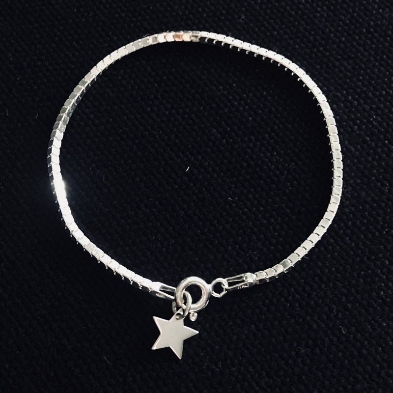 S925纯银方盒手链 闪亮小星星 无电镀抗过敏 附拭银布 - 手链/手环 - 其他金属 银色