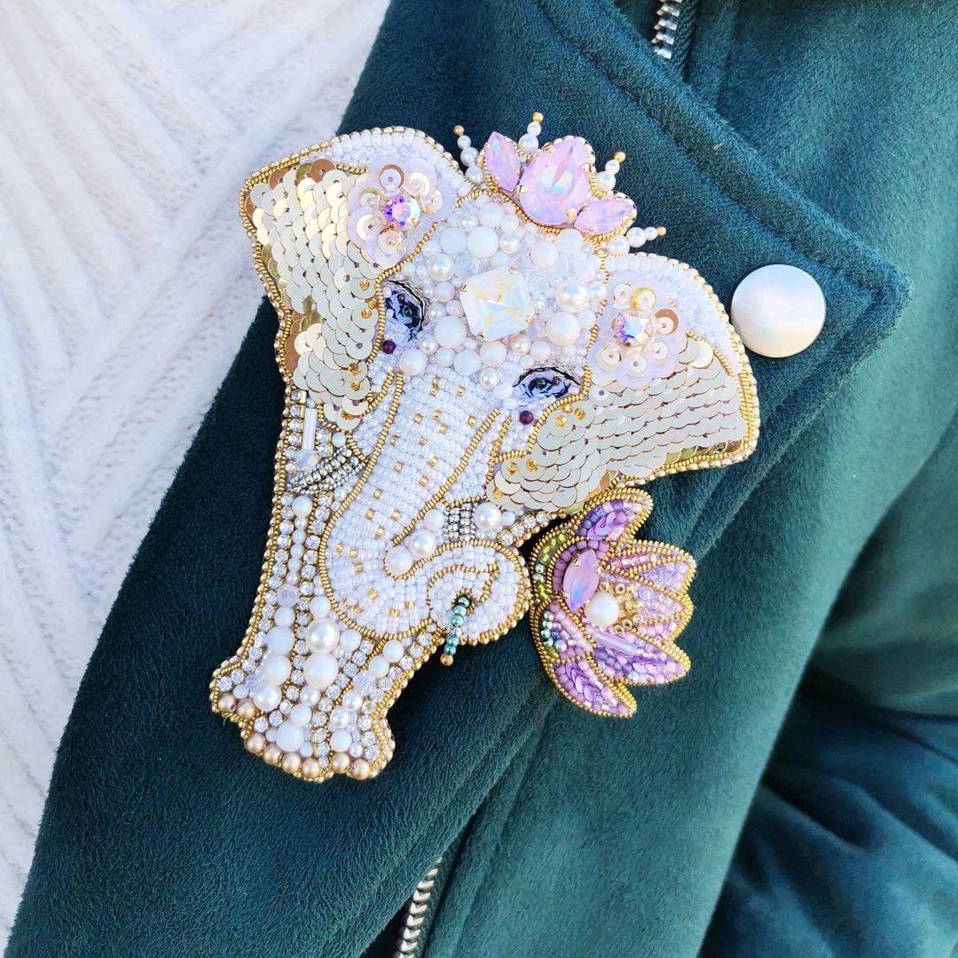 大象胸針 White elephant brooch beaded, elephant jewelry pin - 胸针 - 其他材质 多色