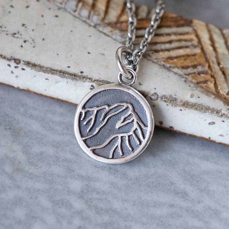 台湾百岳【黑玉山】925纯银手工项链 礼物 - 项链 - 纯银 银色