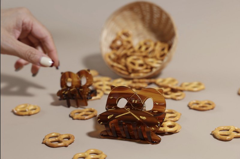 Pretzel椒盐蝴蝶饼抓夹 - 发饰 - 塑料 