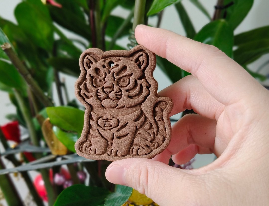 手手桂花/大虎爷香牌挂饰 - 吊饰 - 其他材质 咖啡色