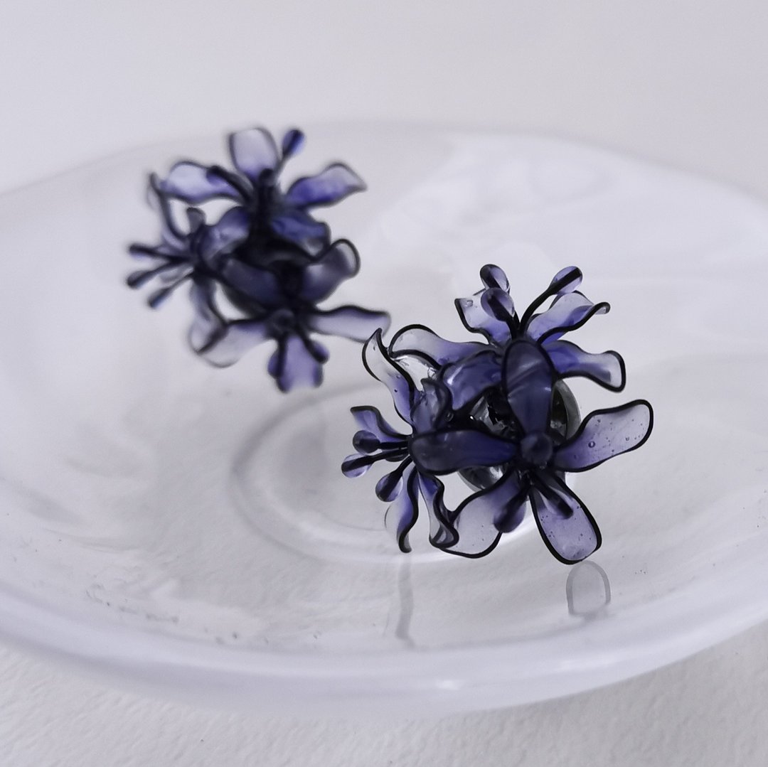 【定制化商品】曼珠沙华-树脂耳环 彼岸花 造花液 水晶花 树脂花 - 耳环/耳夹 - 树脂 紫色