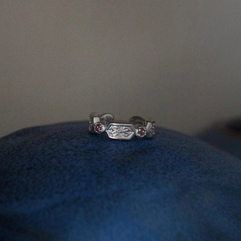 珊瑚橘六角花纹 刚玉耳骨夹 925银 - 耳环/耳夹 - 纯银 