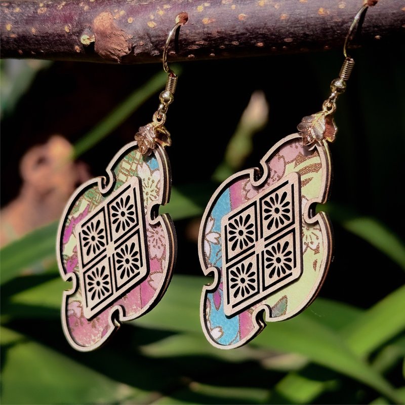 【日花格纸】菊菱-木格镂空窗花和纸垂吊大耳环 - 耳环/耳夹 - 木头 