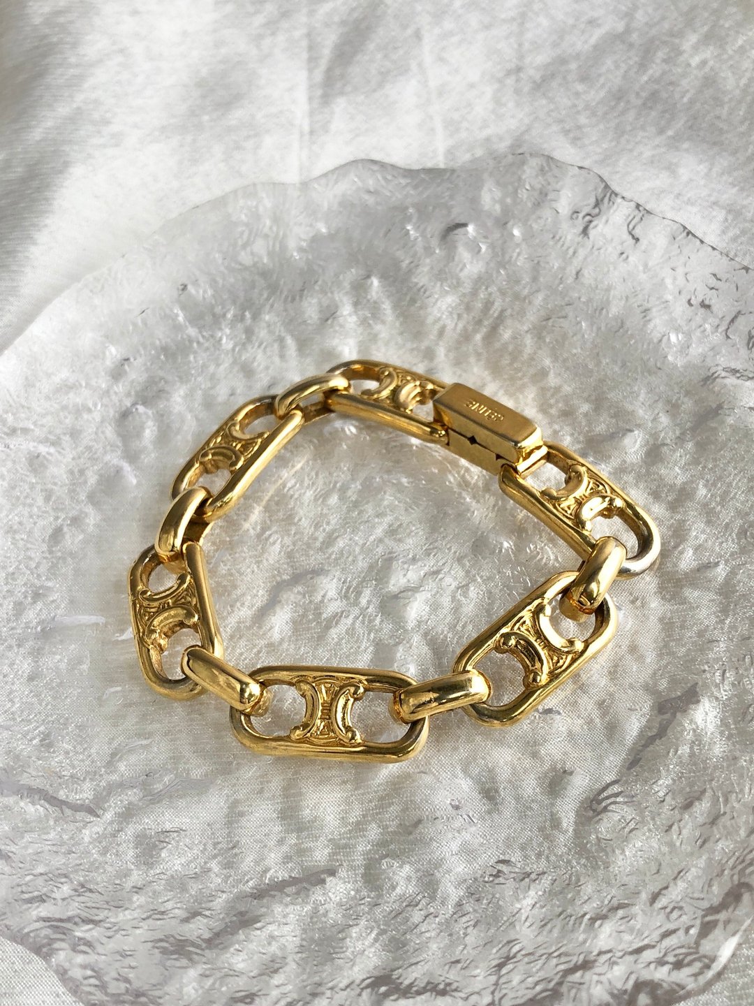【VintageShop solo 日本直送中古包专卖店】CELINE 经典手环 金色 勃艮第徽标 vintage 古着 复古 8f46ju - 手链/手环 - 其他材质 金色