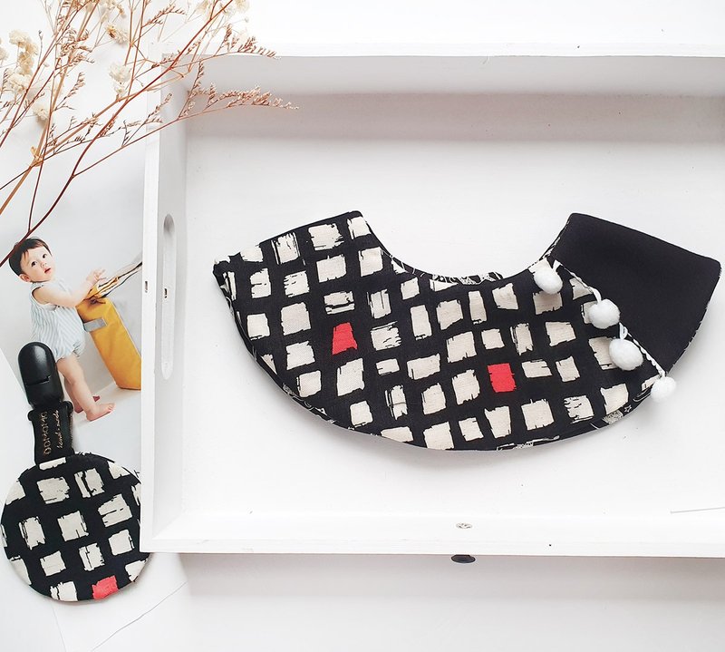 多巴胺撞色方块 宝宝 弥月礼 360度旋转 双面用 围兜 - 满月礼盒 - 棉．麻 黑色