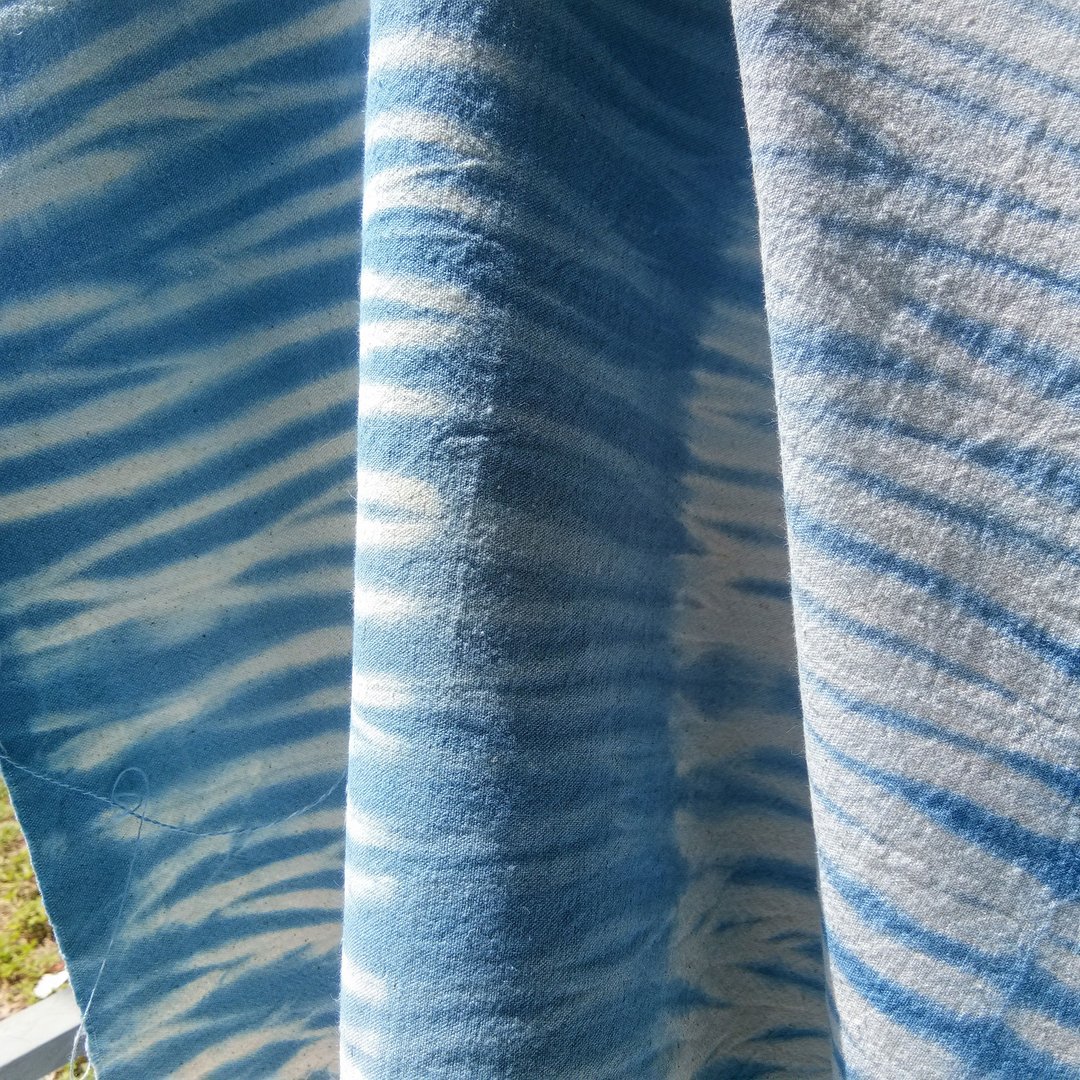 Handmade Cotton Tie Dyed 1 meter, Indigo Shibori Style, Sewing Crafting Fabric - 编织/刺绣/羊毛毡/裁缝 - 棉．麻 蓝色