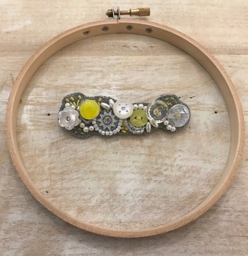 扣子花嫩黄 - 胸针 - 塑料 黄色