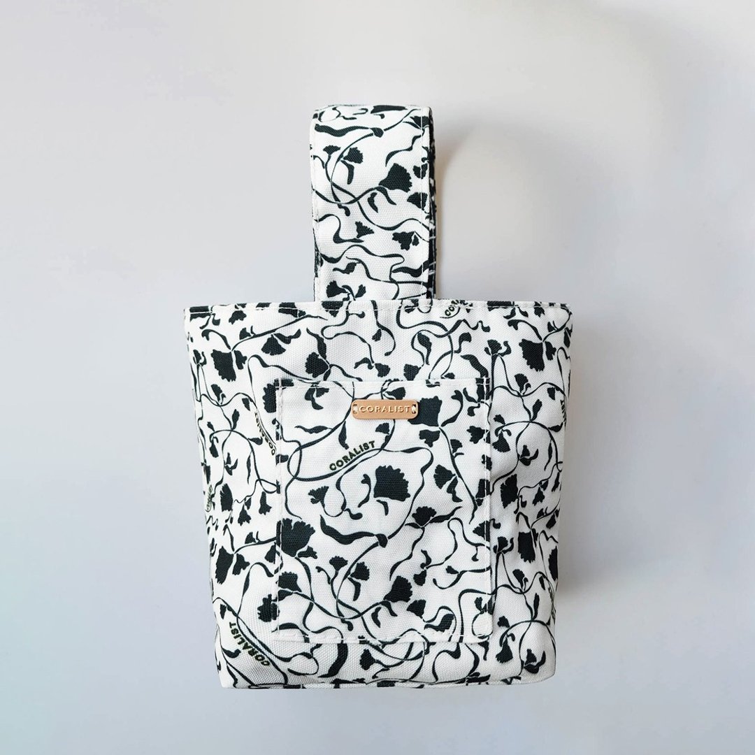 'Reversible Bucket Bag' in Little midnight garden (CRB31) - 手提包/手提袋 - 其他材质 
