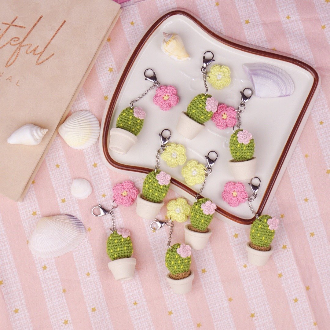 cactus keyring keychain bag charm handmade gift - 吊饰 - 棉 绿色