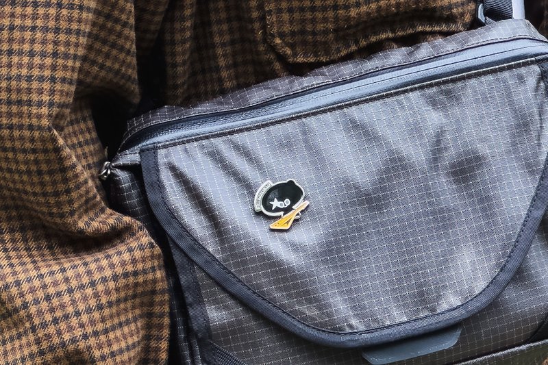 We TAIWAN | a-We 金属徽章 五款可选 - 徽章/别针 - 其他金属 多色