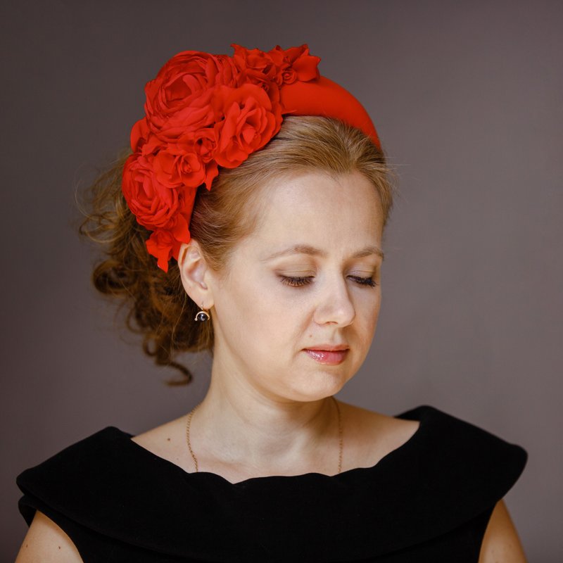 Red wedding fascinator headband. Wedding flower headpiece. Red flower crown. - 发带/发箍 - 其他材质 红色