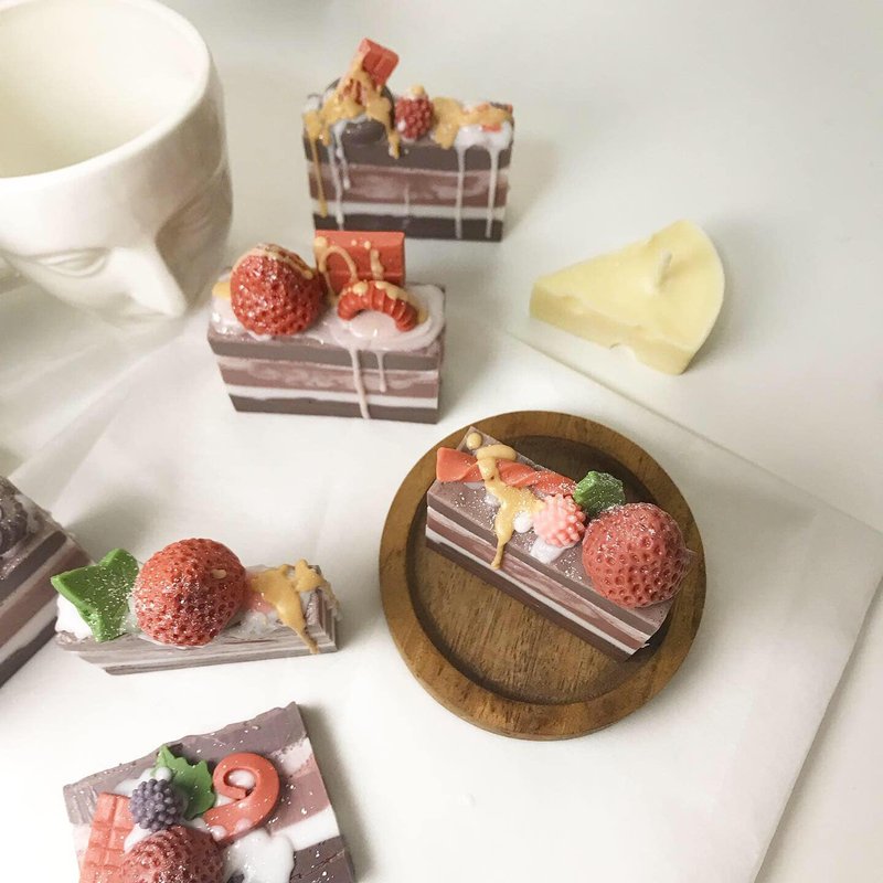 Choco-Strawberry Cake soap - 肥皂/手工皂 - 其他材质 咖啡色