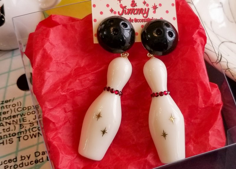 Lady's bowling pierced Clip-On[black x white] - 耳环/耳夹 - 树脂 白色