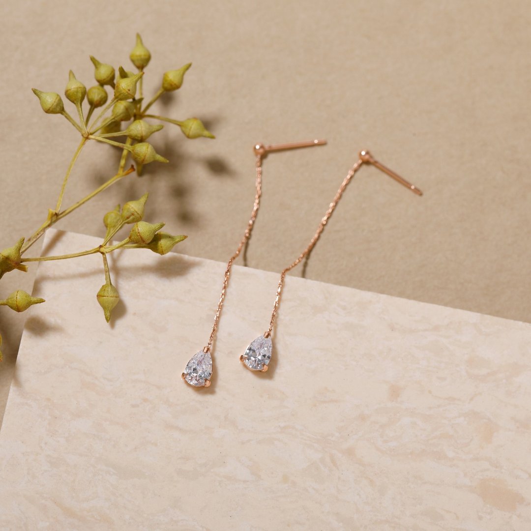 【dn 廃 sway-drop pierced earring PG】不易引起过敏的镍银饰针，镶嵌锆石，犹如水滴般在耳畔摇曳，别致的粉金设计。 - 耳环/耳夹 - 其他金属 粉红色