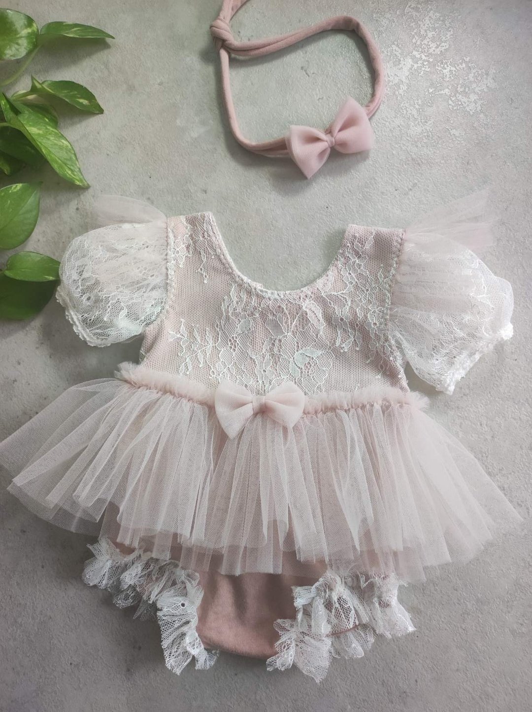 为新生女婴拍摄第一张照片的蕾丝连身衣 - 婴儿饰品 - 其他材质 多色