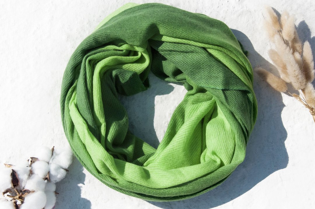 喀什米尔Cashmere/羊绒围巾/纯羊毛围巾披巾/戒指绒披肩-海苔渐层 - 围巾/披肩 - 羊毛 绿色