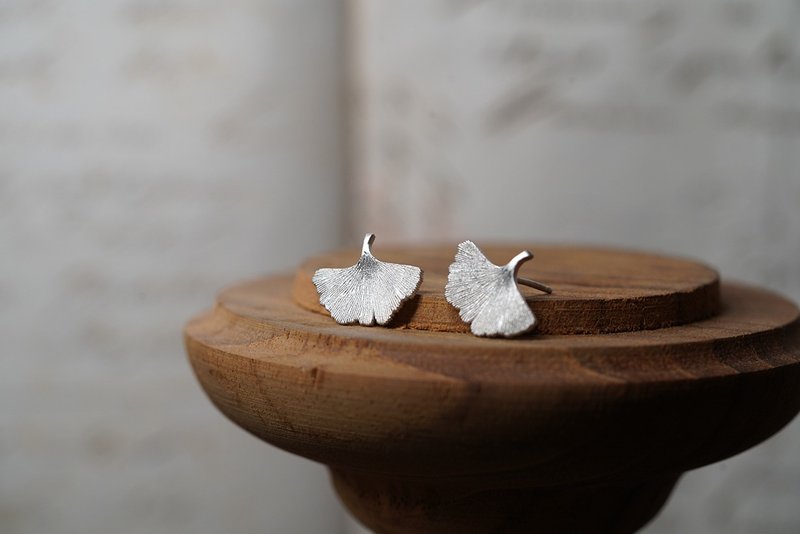 925纯银 银杏叶耳环 (MW E1043) - 耳环/耳夹 - 纯银 银色