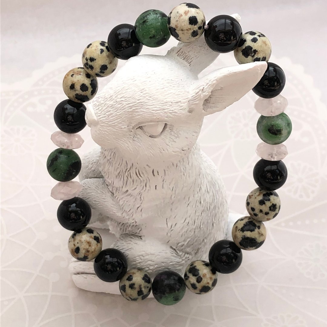 Natural stone bracelet where cuteness and amulet coexist - 手链/手环 - 石头 