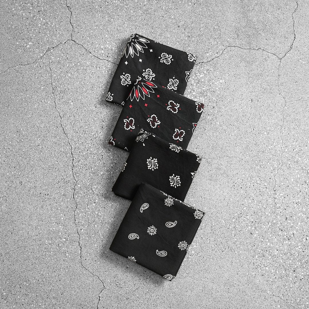 Vintage Bandana 美式方巾 / 古着方巾、方巾穿搭、古着变形虫 - 手帕/方巾 - 棉 黑色