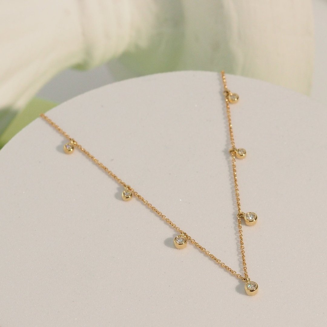 18K金钻石边框颈链18K Gold The Diamond Bezel Charm Necklace - 项链 - 贵金属 
