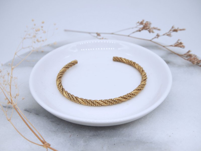 扭转螺纹黄铜手环(选物) - 手链/手环 - 其他金属 黄色