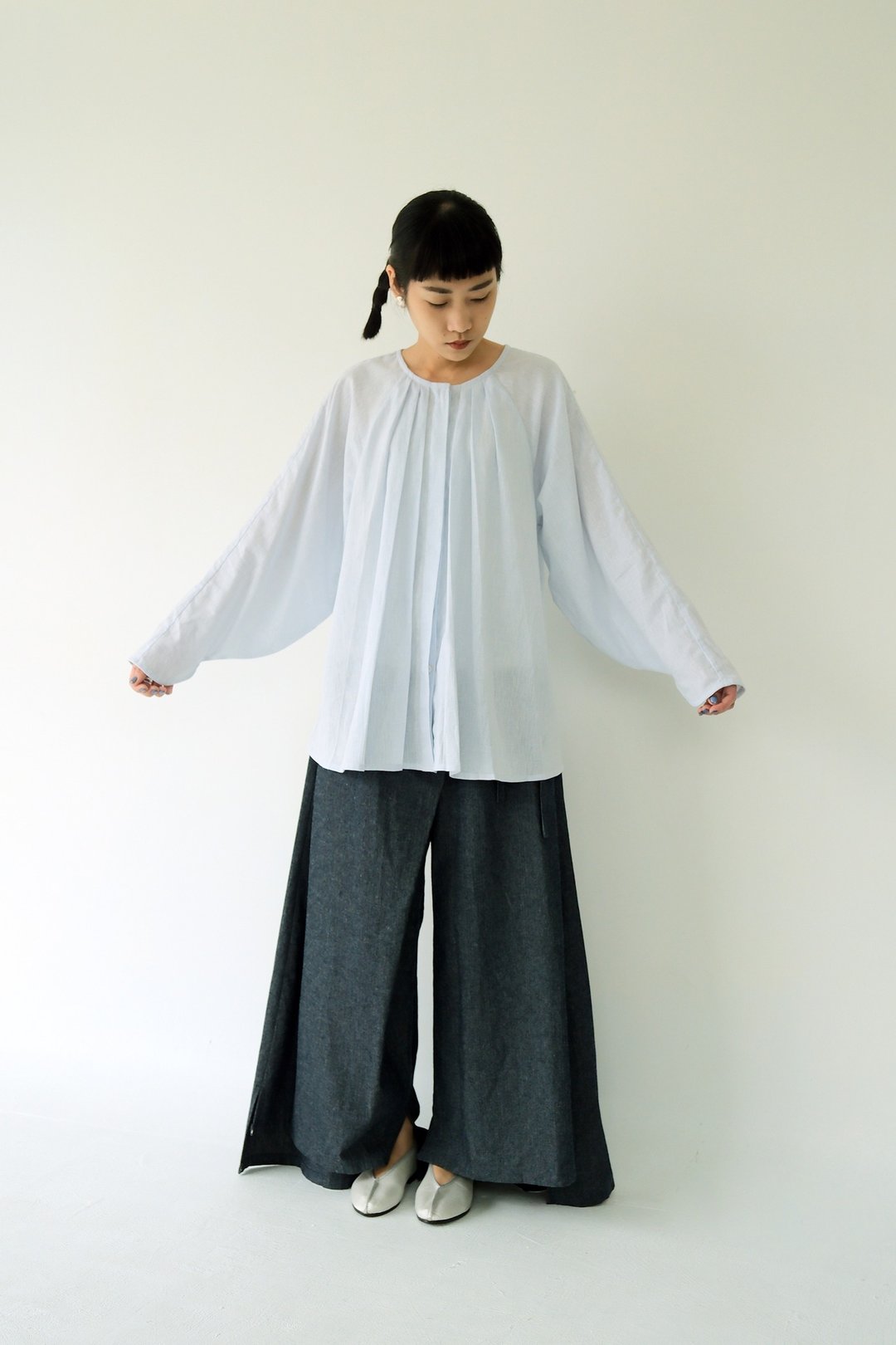 川 衣 WEAR BEING  琵琶袖散状衬衫 淡蓝棉麻 - 女装上衣 - 棉 蓝色