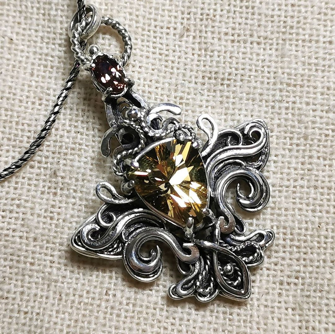 金黄色绿柱石X变色石榴石纯银手工设计坠 - 项链 - 宝石 金色