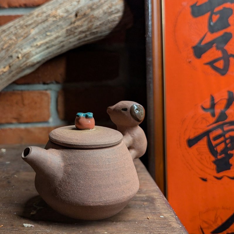 卖萌的卡皮巴拉 泡茶壶 疗愈系 水豚 茶具 莺歌  手作 文创 陶壶 - 茶具/茶杯 - 陶 咖啡色