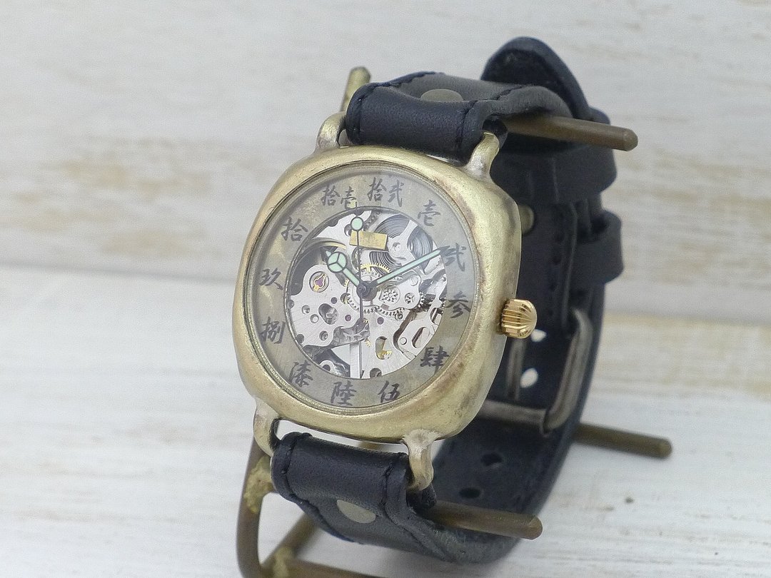 倭之刻 手动上链 方形表壳 旧式汉字表盘 手动上链 黄铜 38mm 圆角表壳 缝线表带 BHW158 - 男表/中性表 - 铜/黄铜 金色