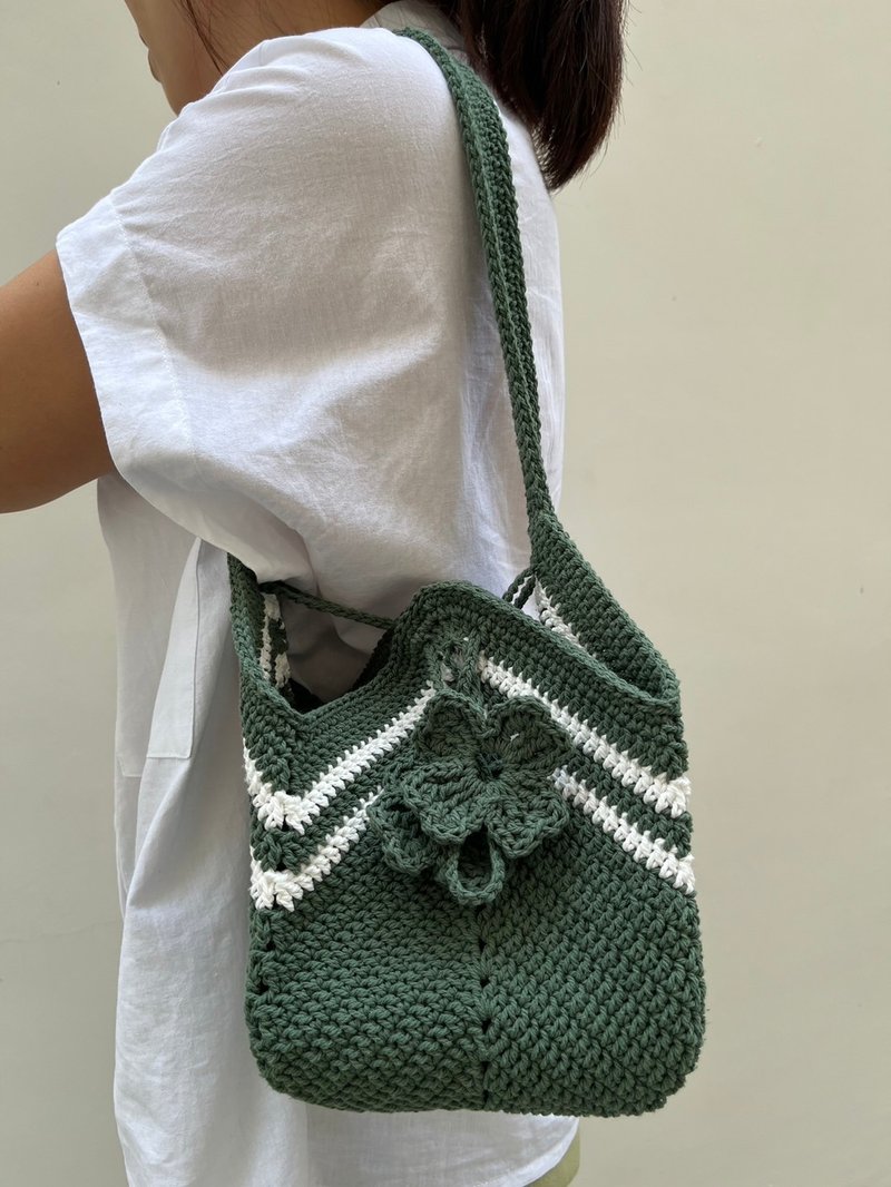 松绿色四叶草单肩水桶包 钩针手工艺品 - 手提包/手提袋 - 棉．麻 绿色