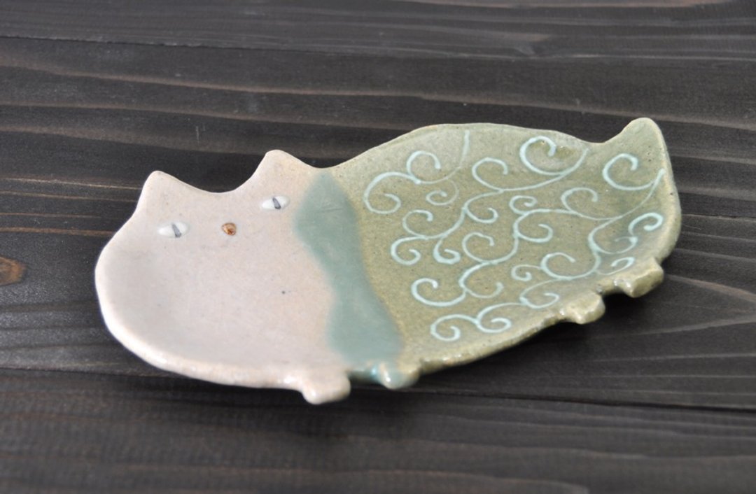 scroll pattern cat plate - 花瓶/陶器 - 陶 绿色